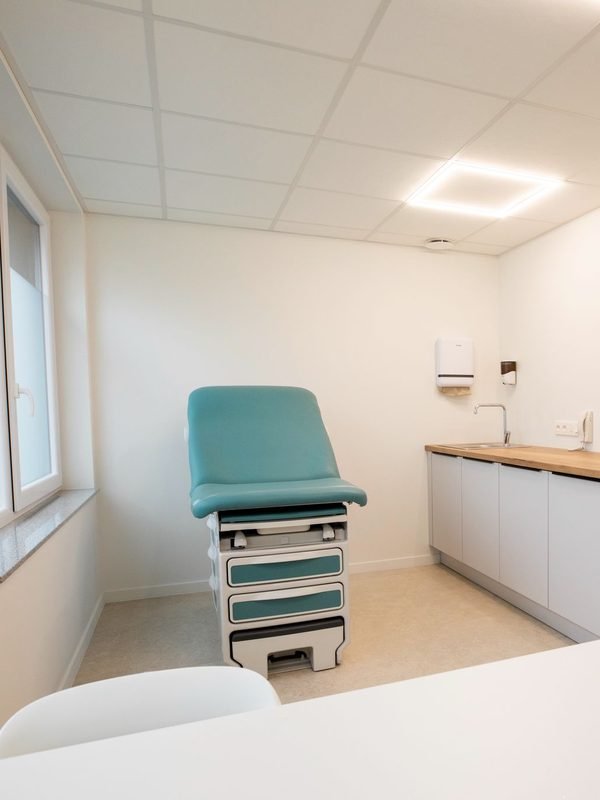 Salle de consultation pour les bilans neuropsychologiques à l'Espace 71 (Mons)